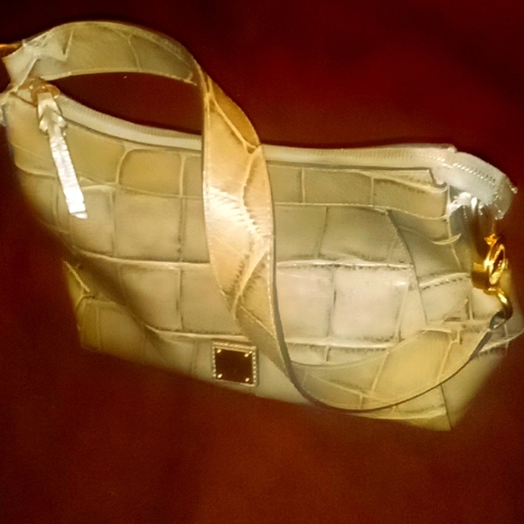 Dooney Bourke alligator embossed leather shoulder bag - Picture 1 of 8